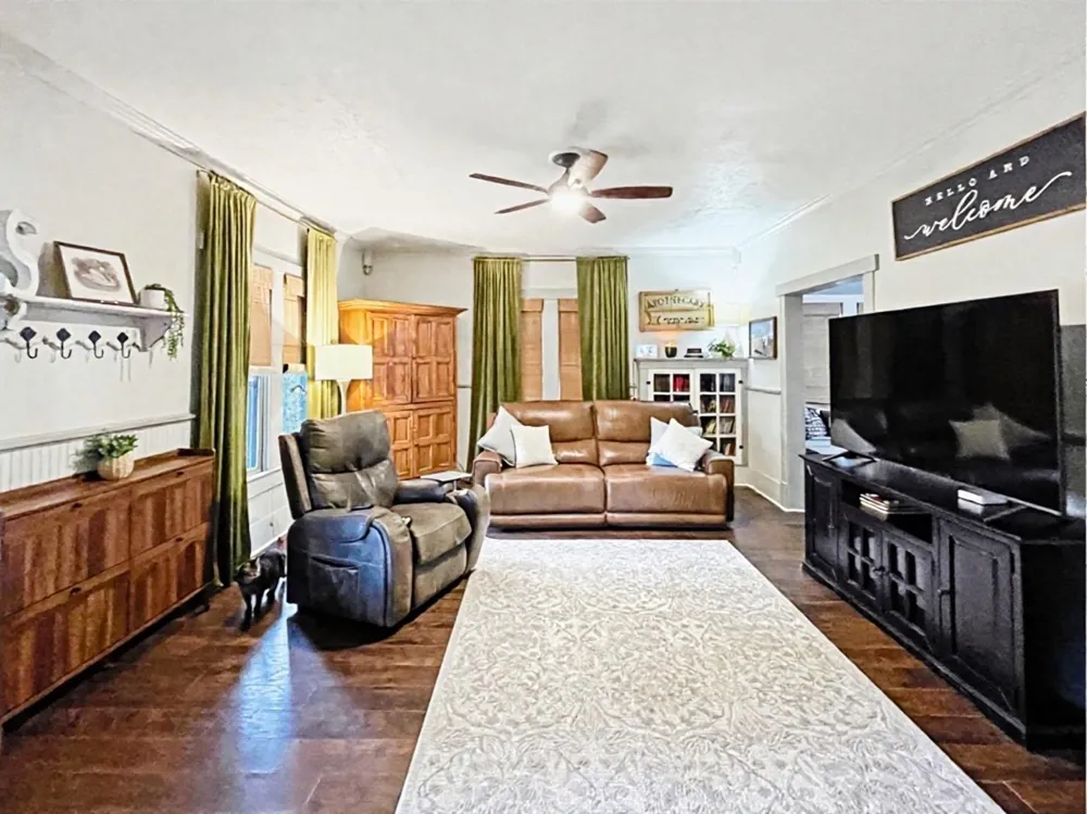 106 W Bobkat Moulton, TX 77975