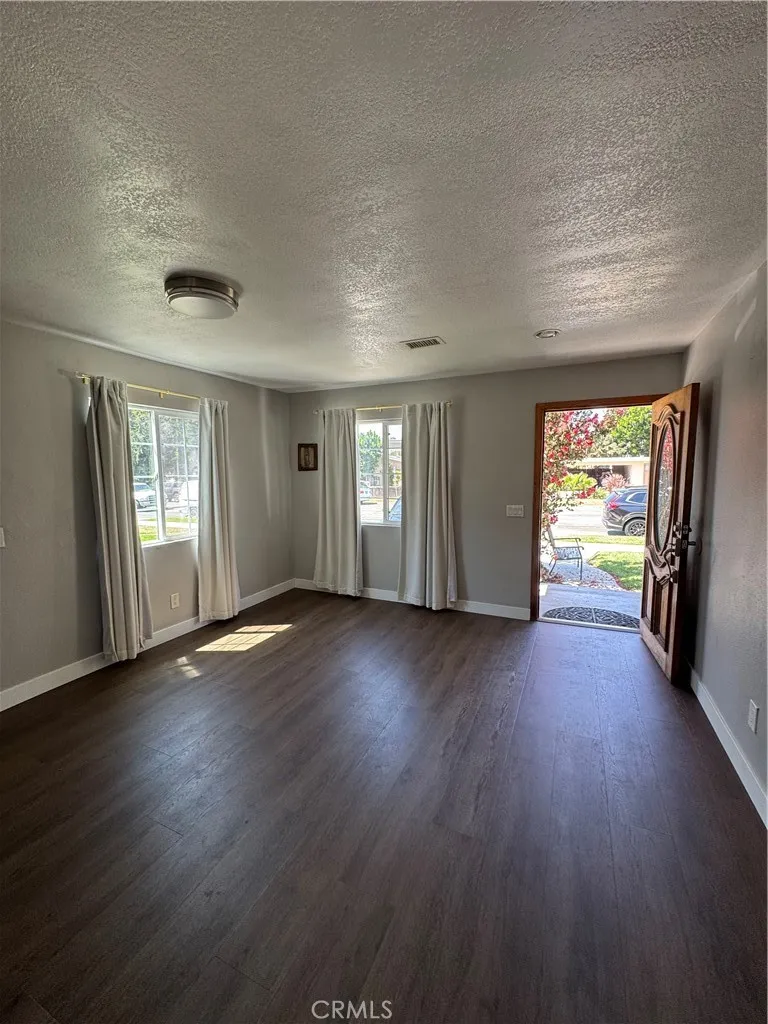 325 Pasadena Tustin, CA 92780