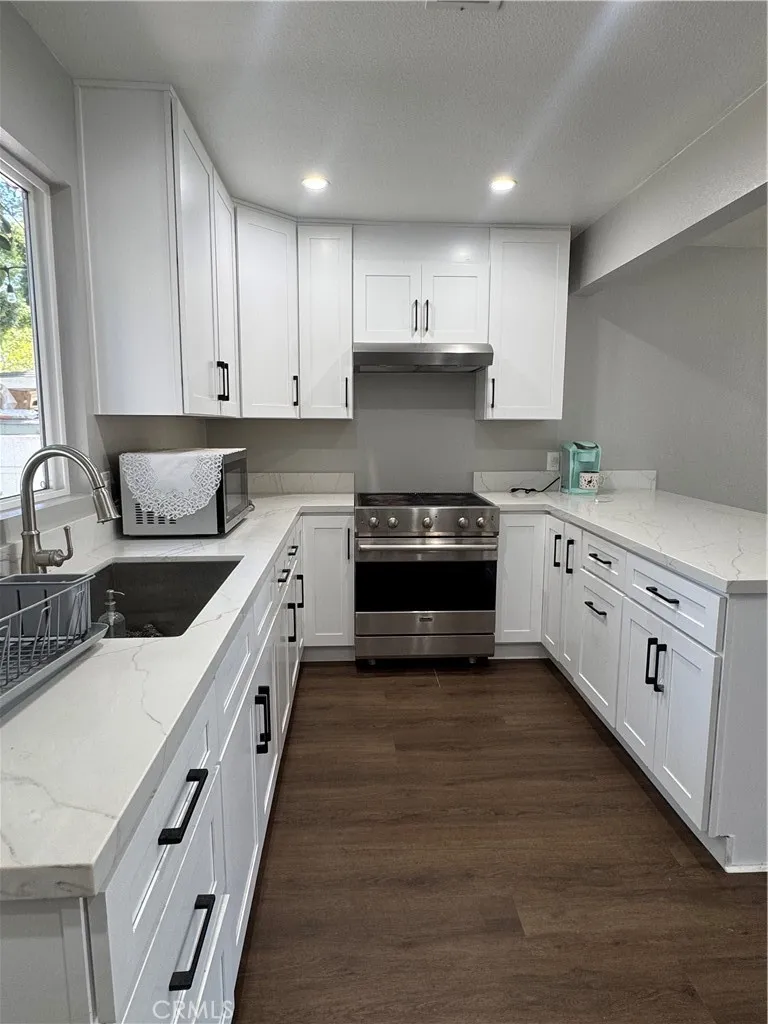 325 Pasadena Tustin, CA 92780