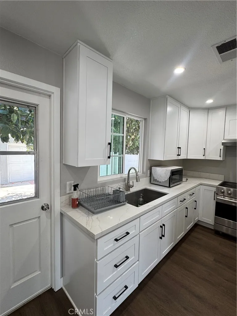 325 Pasadena Tustin, CA 92780