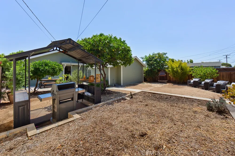 3717 Falcon Avenue Long Beach, CA 90807