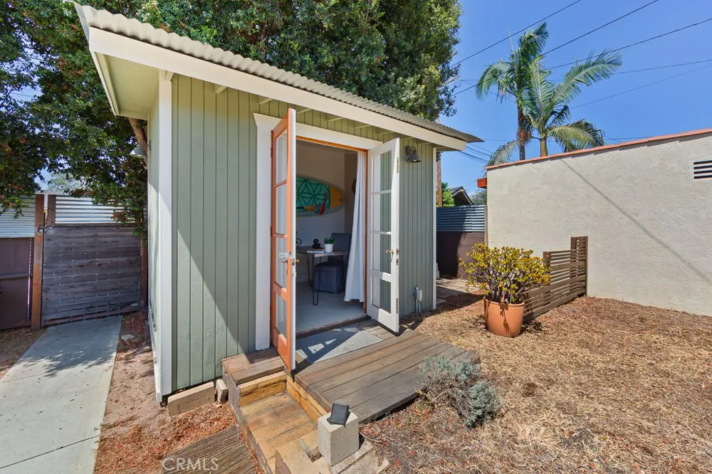 3717 Falcon Avenue Long Beach, CA 90807