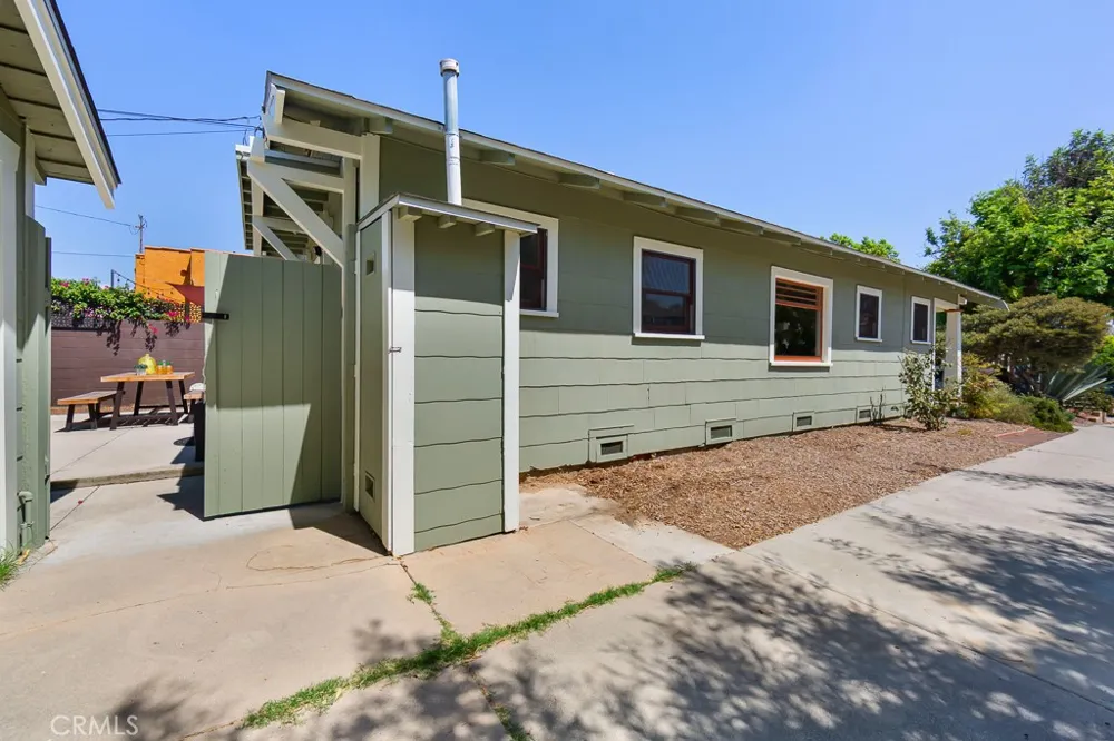 3717 Falcon Avenue Long Beach, CA 90807