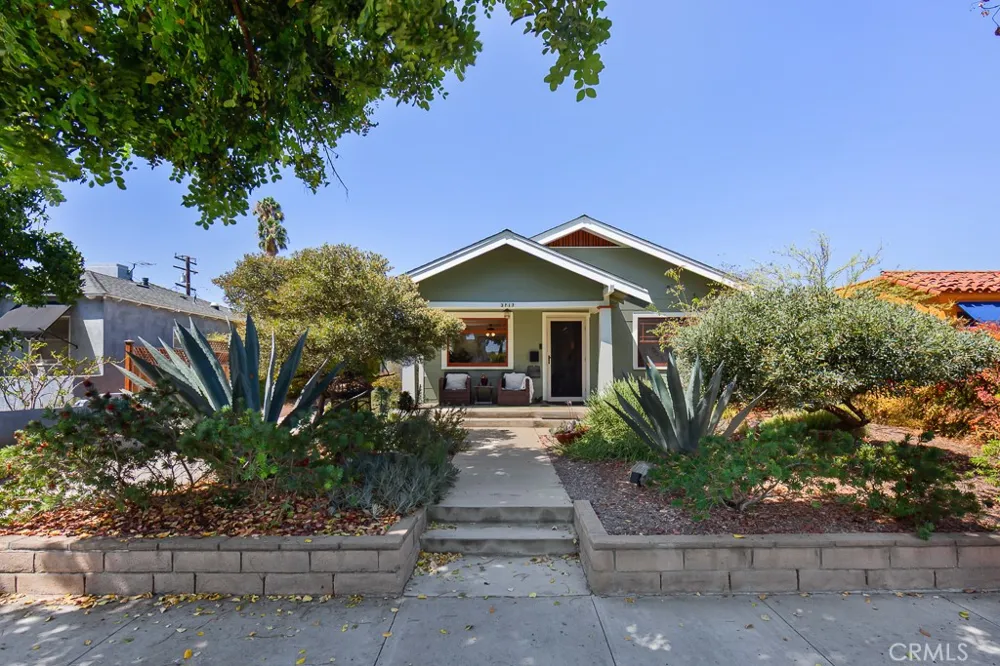 3717 Falcon Avenue Long Beach, CA 90807