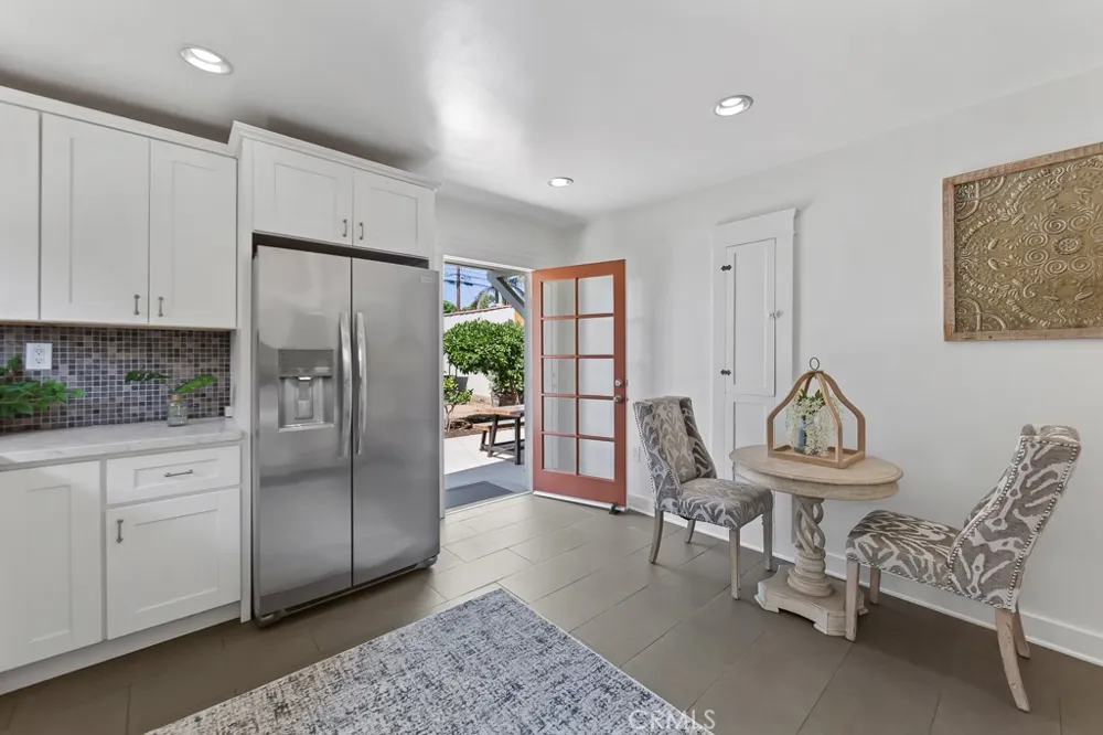 3717 Falcon Avenue Long Beach, CA 90807