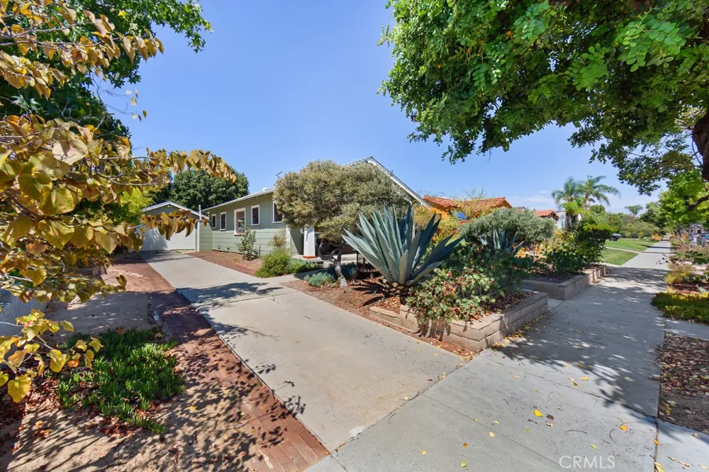 3717 Falcon Avenue Long Beach, CA 90807