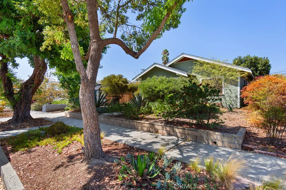3717 Falcon Avenue Long Beach, CA 90807