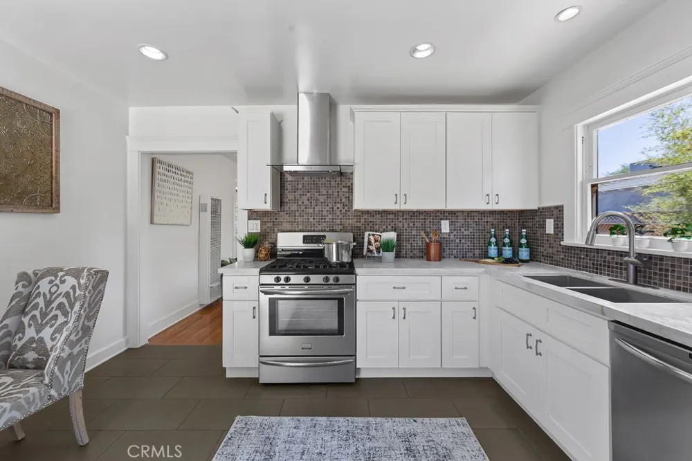 3717 Falcon Avenue Long Beach, CA 90807