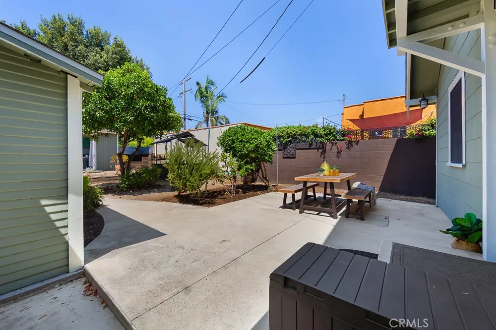 3717 Falcon Avenue Long Beach, CA 90807