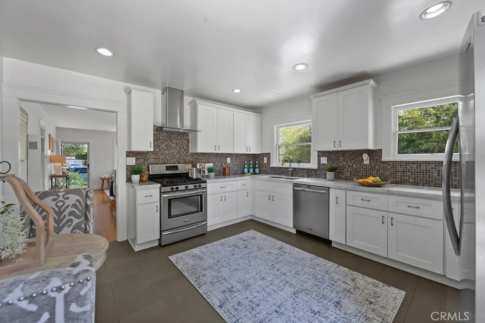 3717 Falcon Avenue Long Beach, CA 90807
