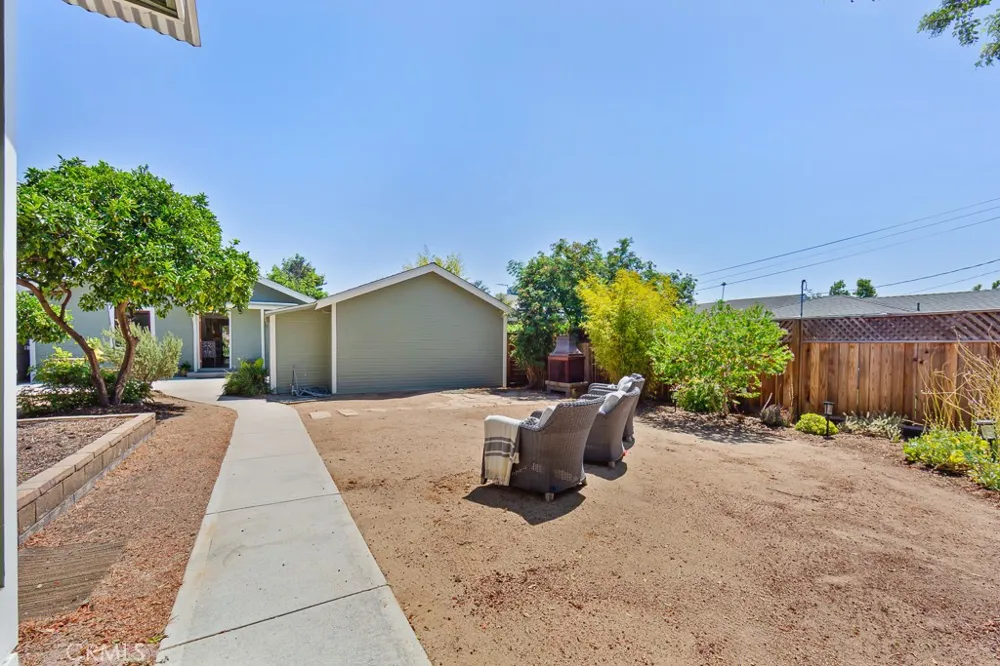 3717 Falcon Avenue Long Beach, CA 90807