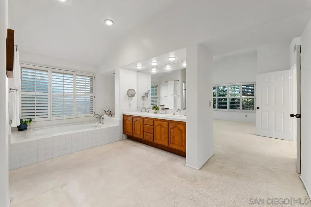 12642 Rue Sienne Nord San Diego, CA 92131
