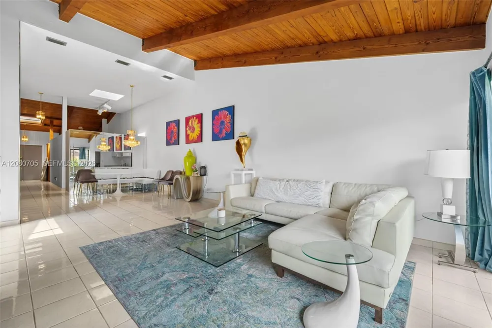 2679 S Parkview Dr Hallandale Beach, FL 33009