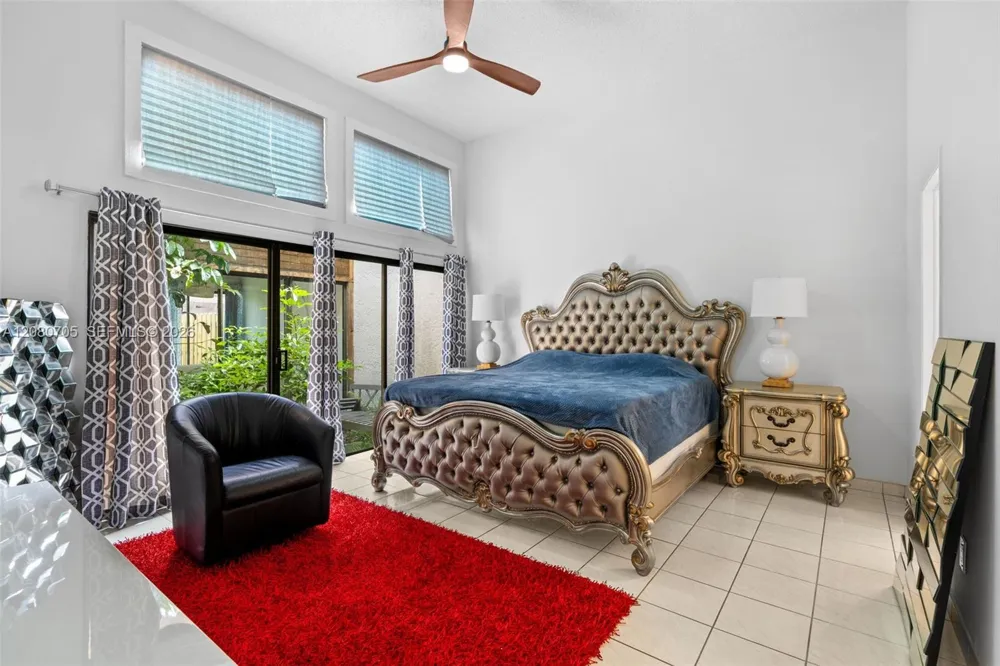 2679 S Parkview Dr Hallandale Beach, FL 33009