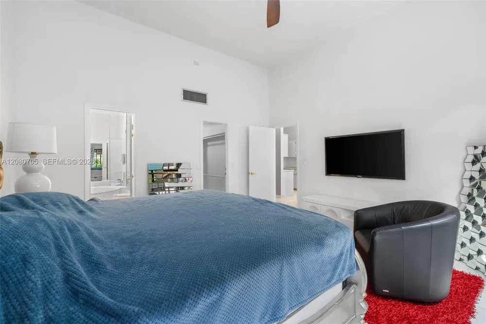 2679 S Parkview Dr Hallandale Beach, FL 33009
