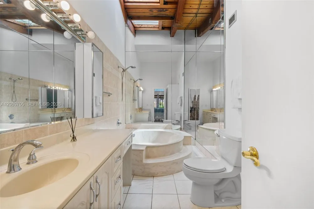 2679 S Parkview Dr Hallandale Beach, FL 33009