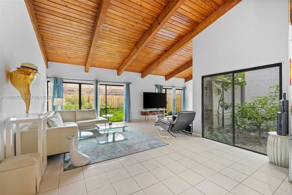 2679 S Parkview Dr Hallandale Beach, FL 33009
