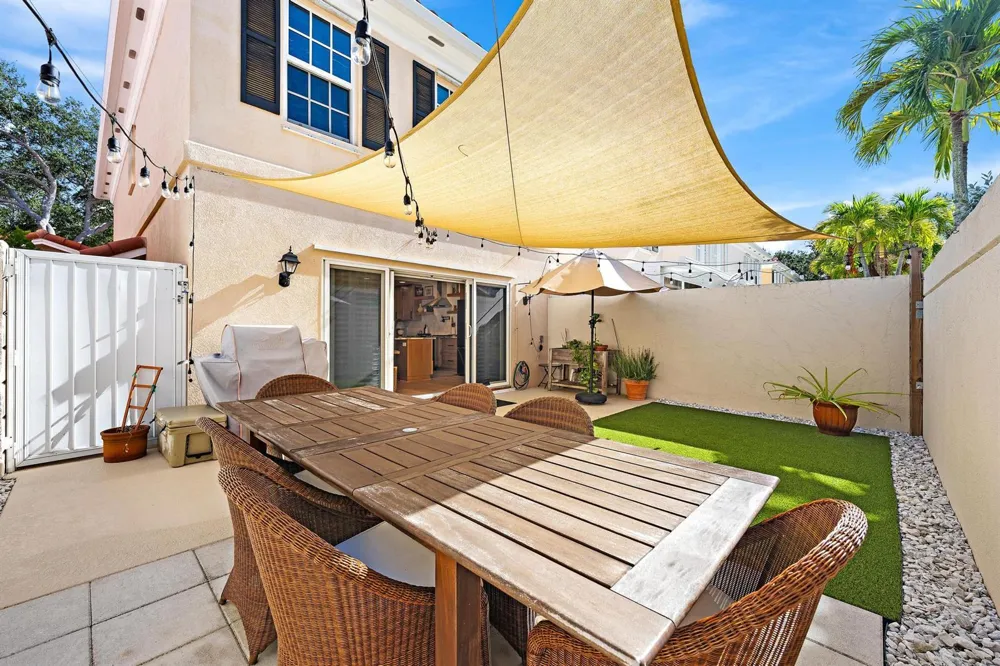 68 Live Oak Circle Tequesta, FL 33469