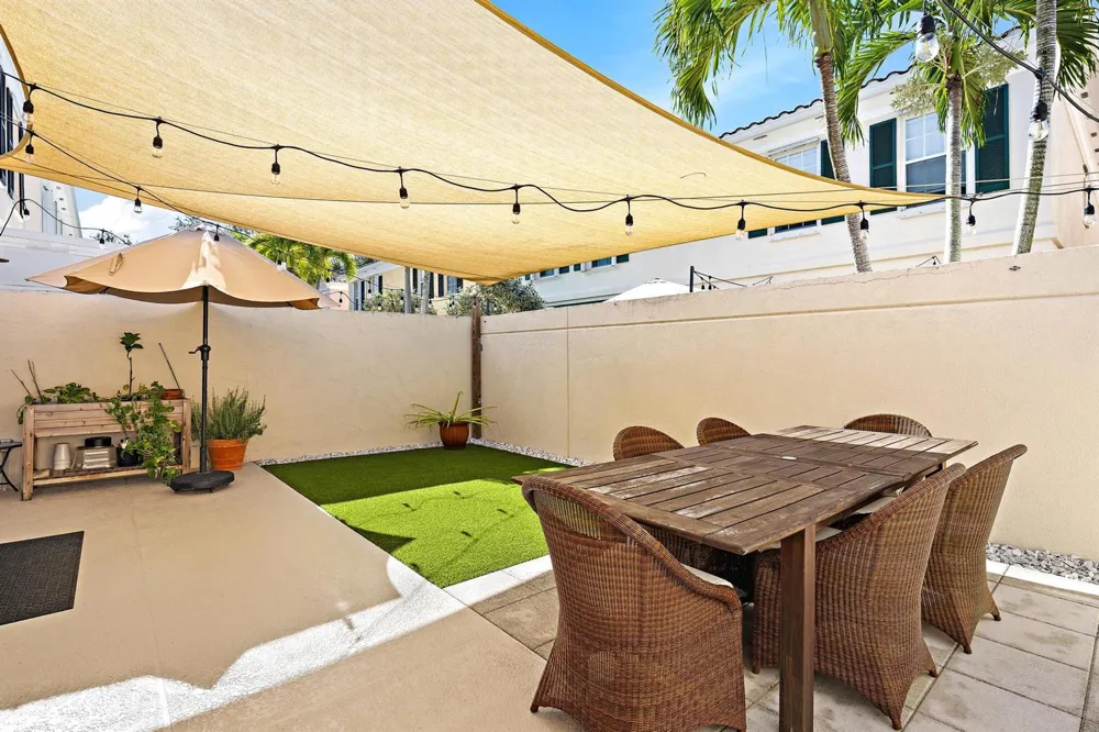 68 Live Oak Circle Tequesta, FL 33469