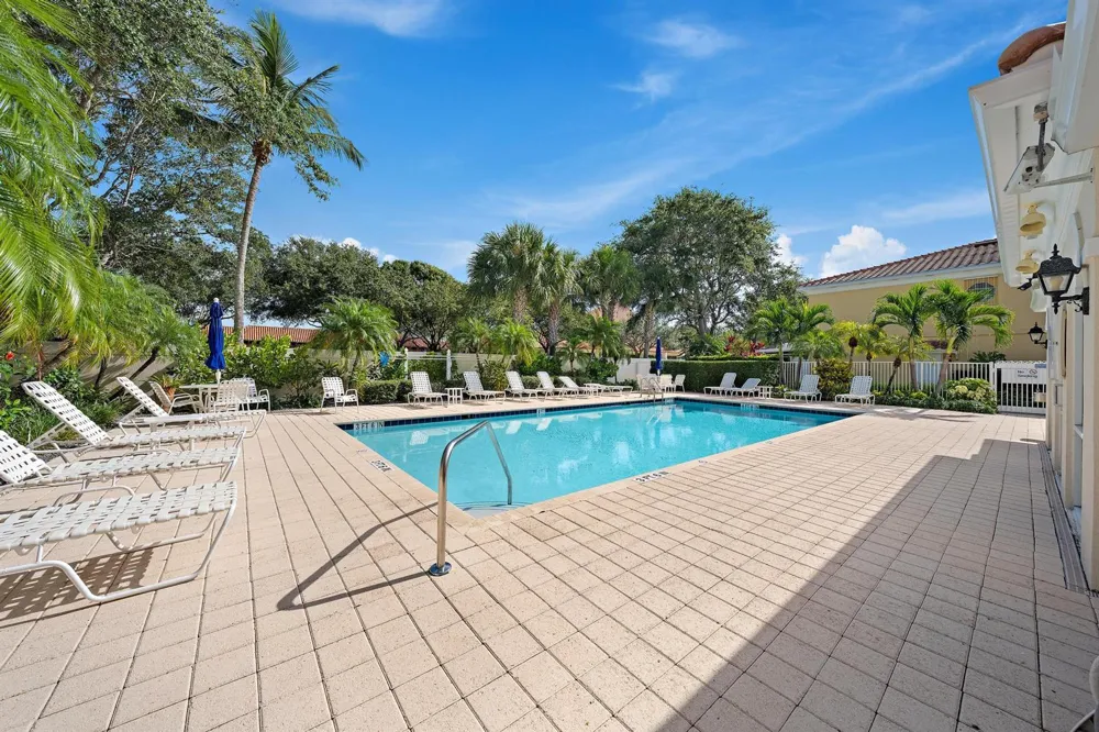 68 Live Oak Circle Tequesta, FL 33469