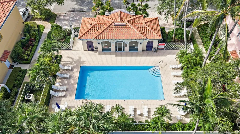 68 Live Oak Circle Tequesta, FL 33469