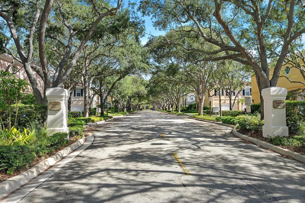 68 Live Oak Circle Tequesta, FL 33469