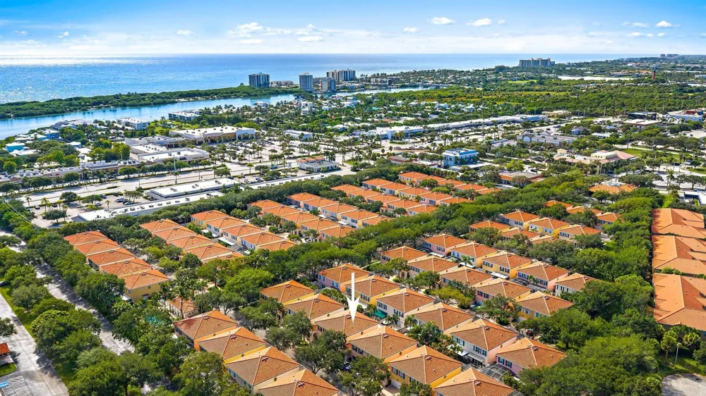 68 Live Oak Circle Tequesta, FL 33469