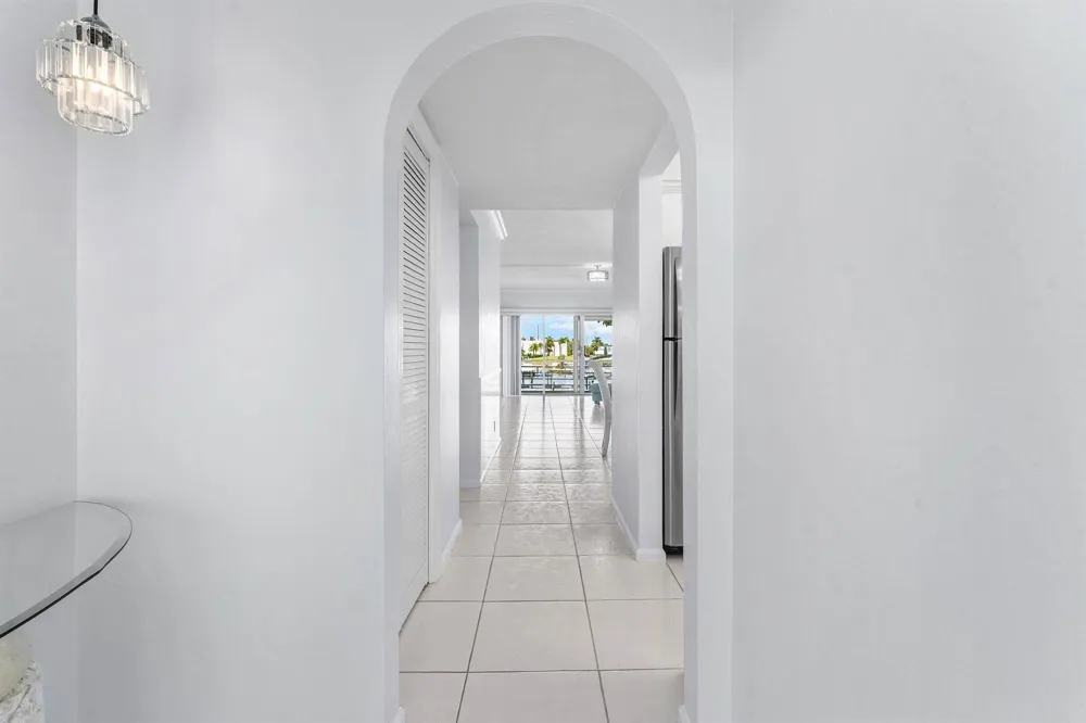 29 Yacht Club Drive #304 North Palm Beach, FL 33408