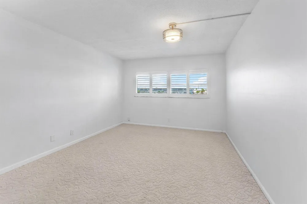 29 Yacht Club Drive #304 North Palm Beach, FL 33408