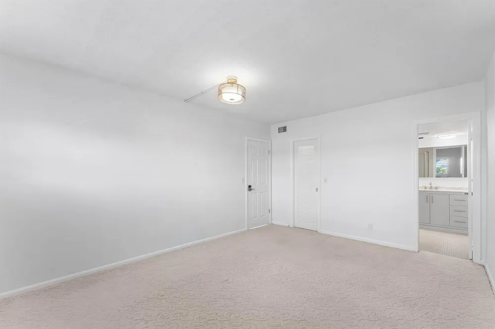 29 Yacht Club Drive #304 North Palm Beach, FL 33408