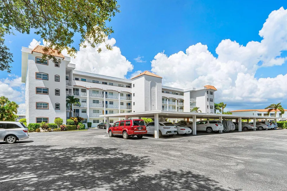 29 Yacht Club Drive #304 North Palm Beach, FL 33408