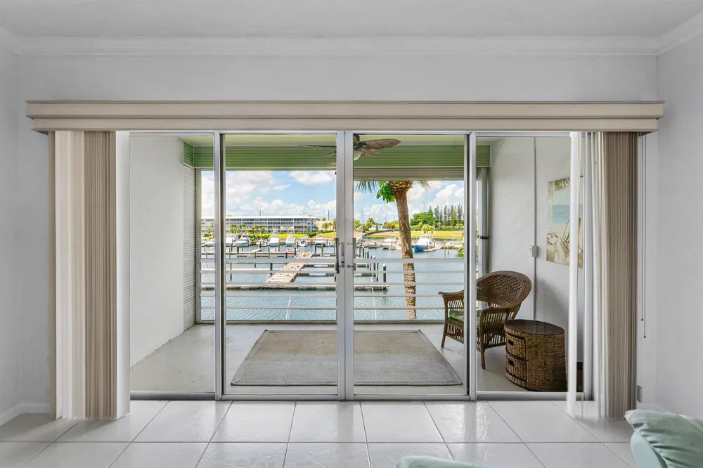 29 Yacht Club Drive #304 North Palm Beach, FL 33408
