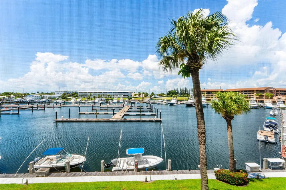 29 Yacht Club Drive #304 North Palm Beach, FL 33408