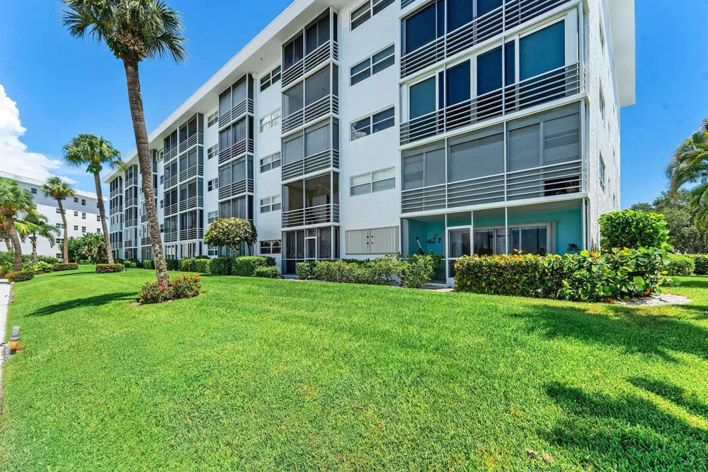 29 Yacht Club Drive #304 North Palm Beach, FL 33408