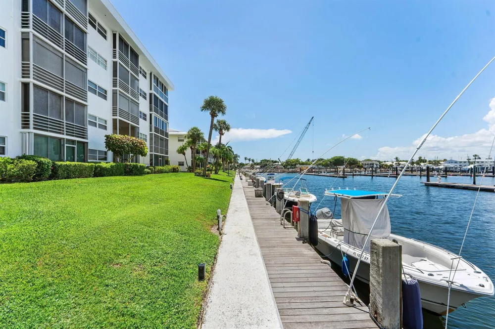 29 Yacht Club Drive #304 North Palm Beach, FL 33408