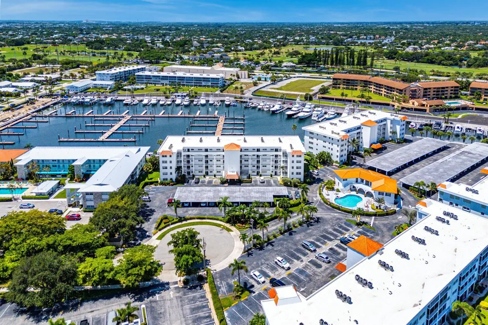 29 Yacht Club Drive #304 North Palm Beach, FL 33408
