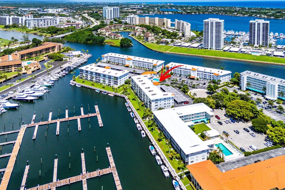 29 Yacht Club Drive #304 North Palm Beach, FL 33408