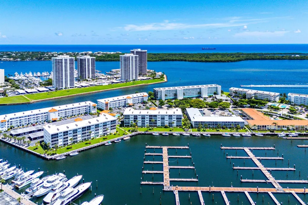 29 Yacht Club Drive #304 North Palm Beach, FL 33408