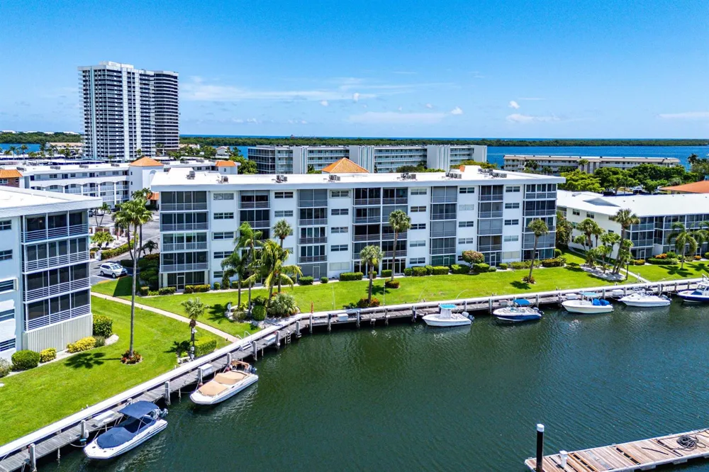 29 Yacht Club Drive #304 North Palm Beach, FL 33408