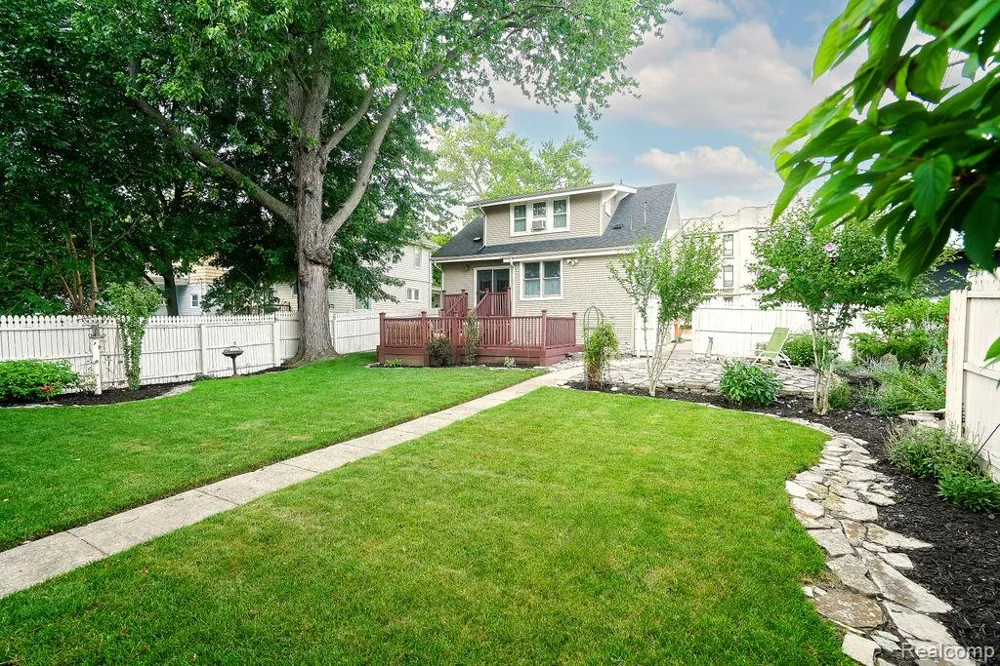 545 Eureka Road Wyandotte City, MI 48192
