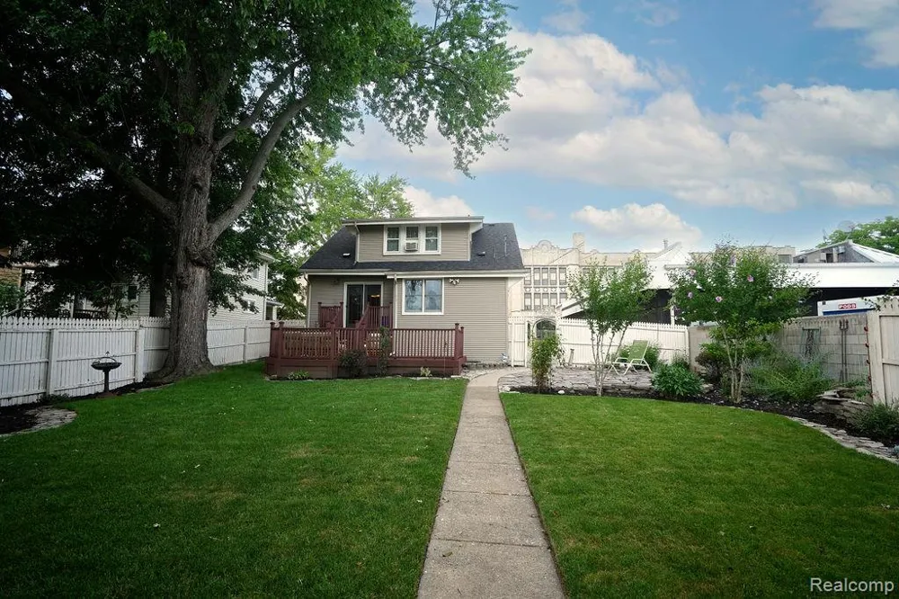 545 Eureka Road Wyandotte City, MI 48192