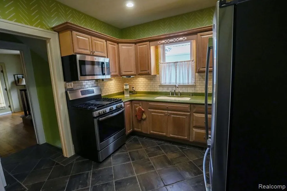 545 Eureka Road Wyandotte City, MI 48192