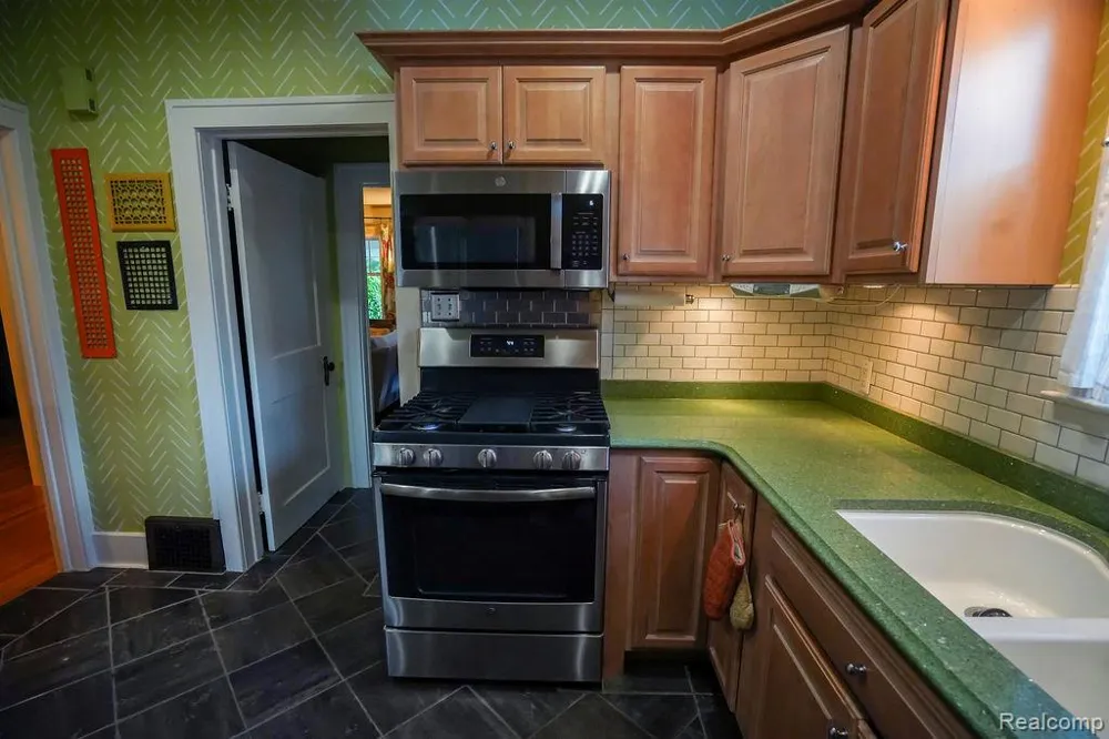 545 Eureka Road Wyandotte City, MI 48192
