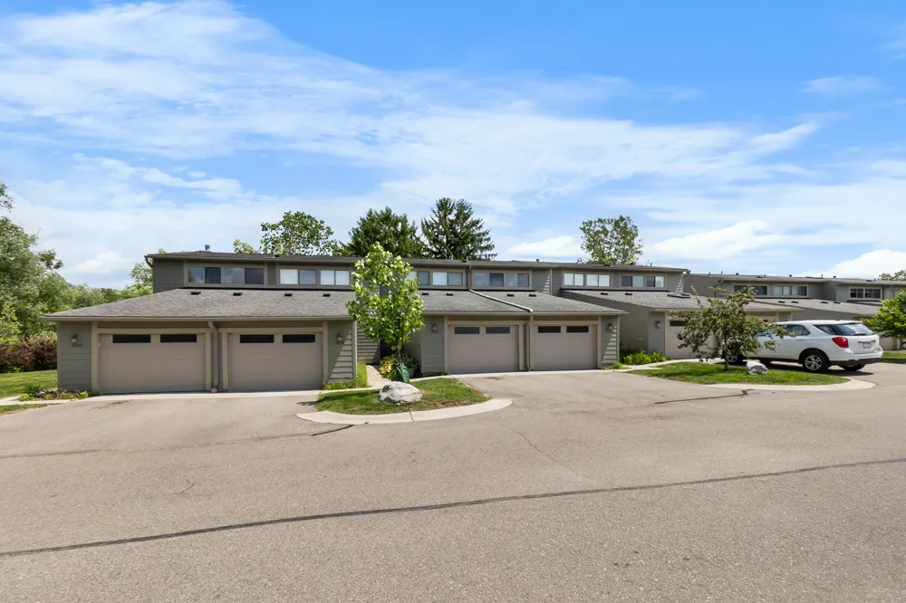 690 Peninsula Court Ann Arbor City, MI 48105