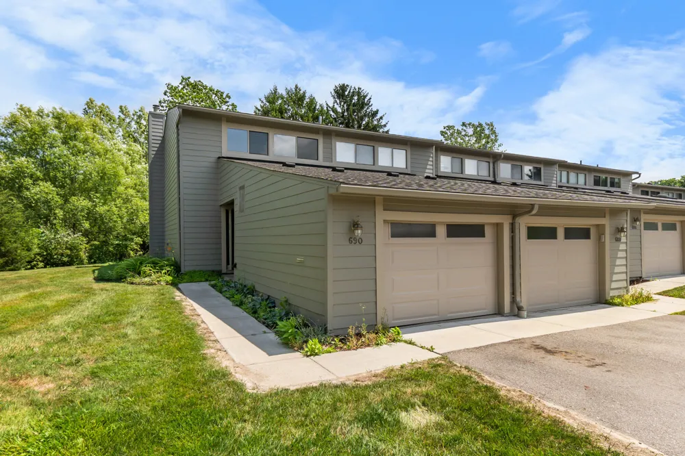 690 Peninsula Court Ann Arbor City, MI 48105