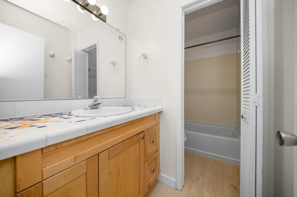690 Peninsula Court Ann Arbor City, MI 48105