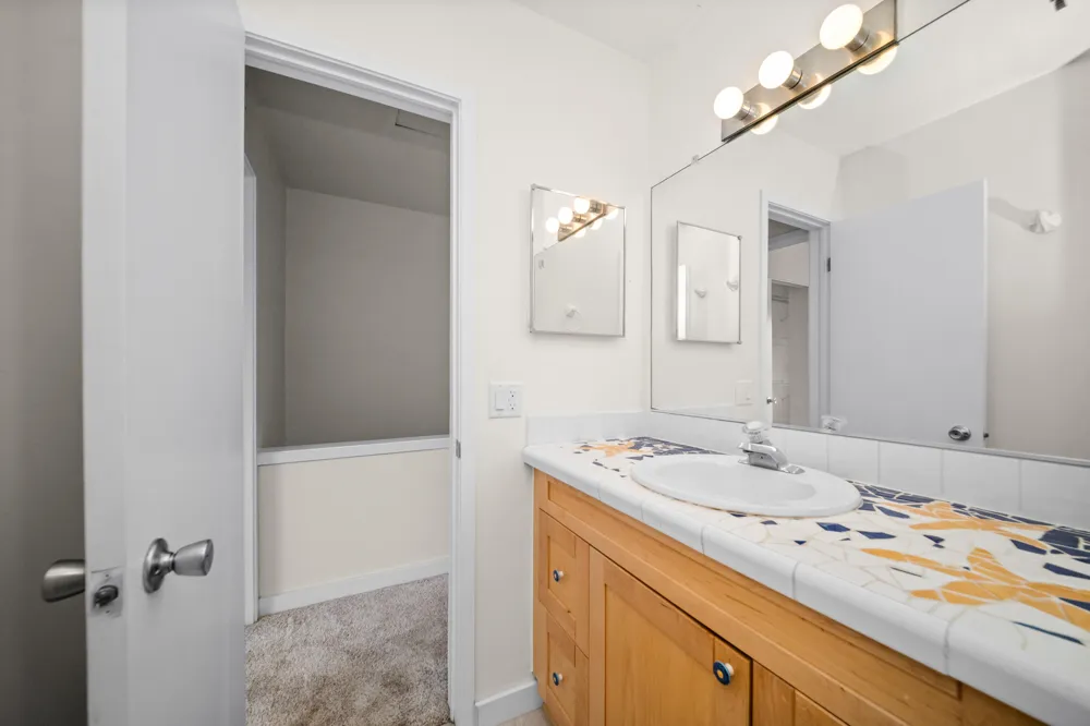 690 Peninsula Court Ann Arbor City, MI 48105