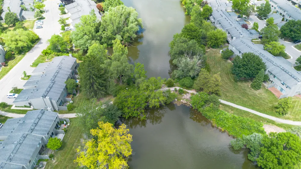 690 Peninsula Court Ann Arbor City, MI 48105