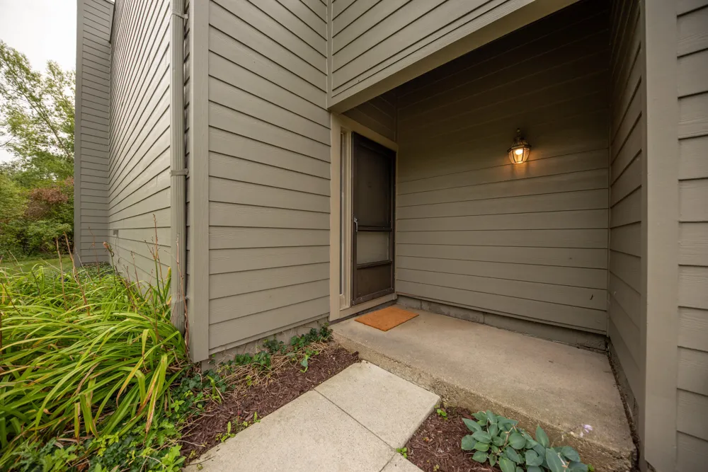690 Peninsula Court Ann Arbor City, MI 48105
