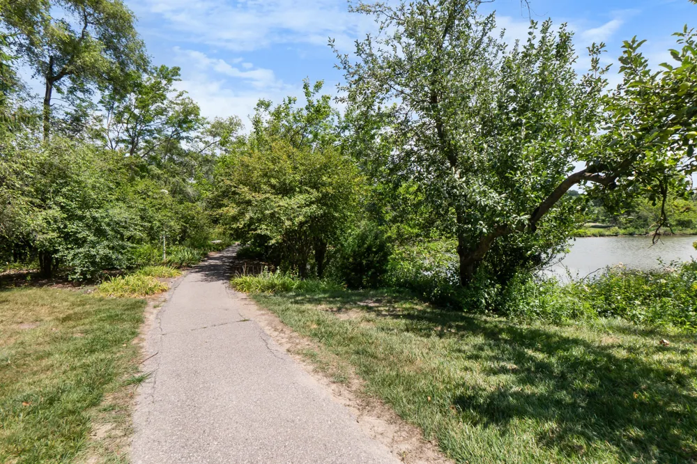 690 Peninsula Court Ann Arbor City, MI 48105